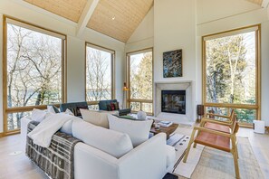 Living Room | Free WiFi | Wood-Burning Fireplace | 2nd Floor