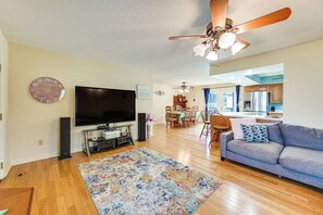 Living Room | Smart TV | Free WiFi