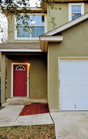 Exterior image 4