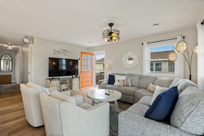 KDH261: Happy Hour | Living Area - Deck Access