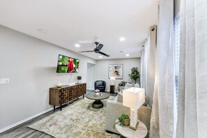 Living Room with smartTV