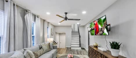 Living Room with smartTV