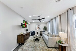 Living Room with smartTV