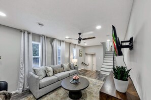 Living Room with smartTV