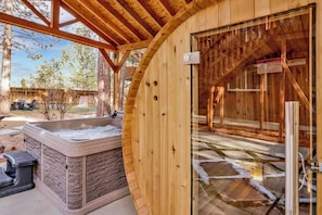 Outdoor spa tub