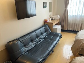 ・[Spacious Twin Room] The room is equipped with a TV, desk, and refrigerator.