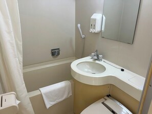 ・[Japanese-Western room (smoking)] A unit bath is included so you can take a bath any time. The toilet has a warm water washing function.