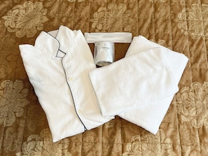 ・Amenities: Pajamas, toothbrushes, towels, etc. provided