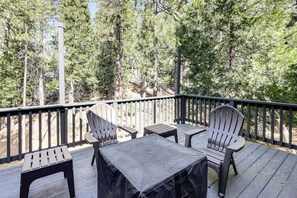 Deck | 2-Story Home