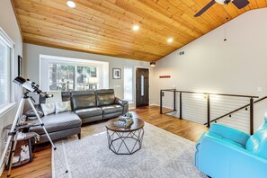 Living Room | Upper Floor | Central Heating