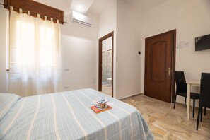 Autumn, Bedroom, Kitchen, Spring, Summer