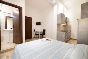 Autumn, Bedroom, Kitchen, Spring, Summer