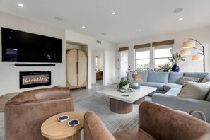 Plenty of seating in the living room with large flat screen tv with Direct TV Stream!