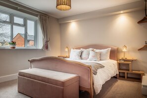 Piggy in the Middle Master Bedroom - StayCotswold