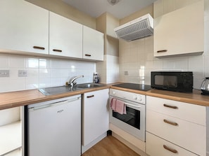 Kitchen | Apartment 25 - Herstmonceux Castle Estate, Herstmonceux