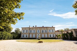 Chateau de Siregand exterior