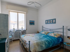 Möbel, Bett, Schlafzimmer, Interior Design, Bedding, Bettdecke, Fussboden, Decke, Flooring, Linens