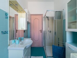Badezimmer, Bad Sink, Armatur, Sinken, Interior Design, Wand, Flooring, Fussboden, Zapfhahn, Spiegel