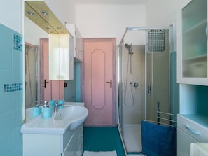 Badezimmer, Bad Sink, Armatur, Sinken, Interior Design, Wand, Flooring, Fussboden, Zapfhahn, Spiegel
