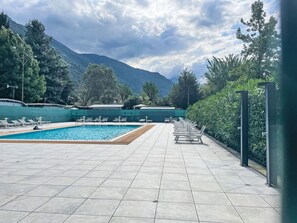 Piscine, Chaîne De Montagnes, Ombre, Mobilier De Jardin, Crête, Alpes, À Feuilles Persistantes
