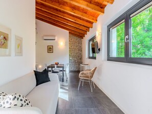Interior Design, Möbel, Flooring, Fussboden, Decke, Zimmer, Zuhause, Couch, Wohnzimmer, Stuhl