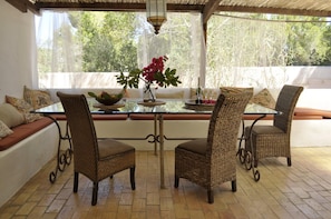 Outdoor dining