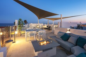 Lounge area with fire pit roof terrace Casa Milhafre Benagil at night