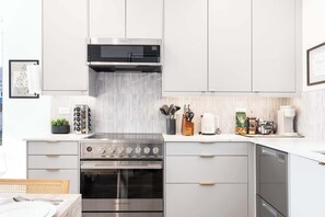 The well equipped kitchen is brand new! It's for you, chef!
