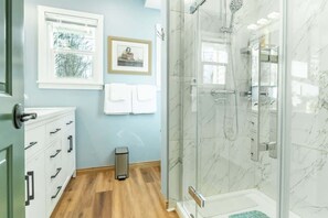Here is the bright full bathroom!