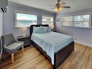 Noon Wave Bedroom- Queen Bed + Garden View