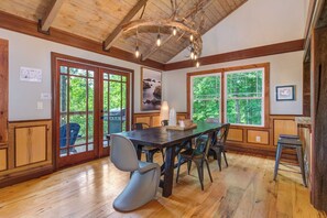 Hatcher Top Hideout's inviting dining area