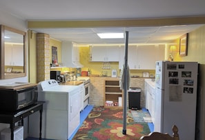 Full kitchen
