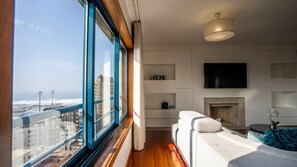 Bright and inviting living room with ocean views, a cozy fireplace, and a modern, elegant design. The perfect space to relax and enjoy the scenery.
#OceanView #CozyLiving #PovoaDeVarzim #ElegantDesign #PortugalStay