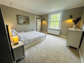Bedroom 3 offers a cosy stay with a kingsize bed & dimmable lighting