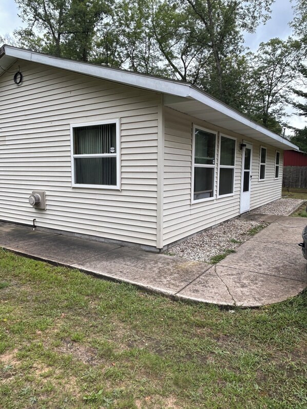 3 Bedroom cottage on 3 large lots offering lots of parking.