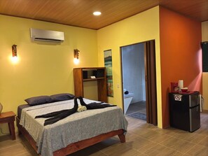 1 Queen bed  (can sleep 3)
Note: 1 twin bed is also available upon request.