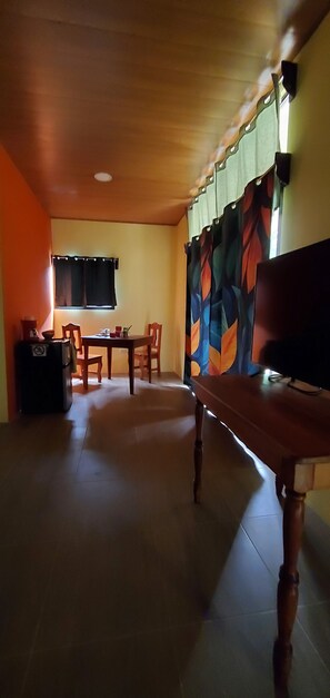 Cabin kitchen, fridge, dishes, sm. cooking appliances, blender, coffee/toaster, 