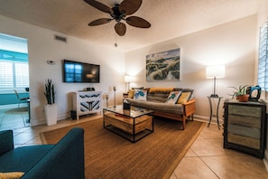 833B Tarpon Living Area (2)