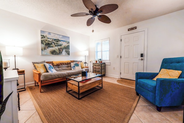 833B Tarpon Living Area (1)