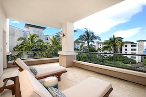 From soft cushions to sweeping views, this is where tropical tranquility meets timeless modern elegance Hale-Honu-At-Montage-Kapalua-Bay