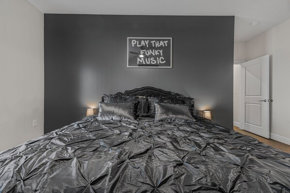 "Play the Funky Music" King bedroom w/ ensuite bath!