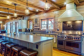 Our kitchen is outfitted with professional-grade Viking appliances, perfect for guests who love to cook in style. Featuring a gas range, high-end refrigerator, and plenty of prep space, it’s a chef’s dream designed for both everyday meals and special gath