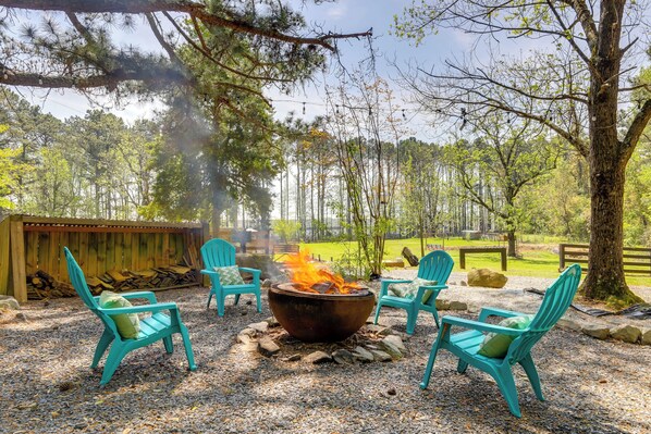 Lithonia Vacation Rental | Studio | 1BA | 500 Sq Ft | 8 Steps to Enter