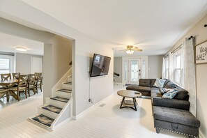 Living Room | Free WiFi | Smart TV | Central A/C | Board Games | 1st Floor