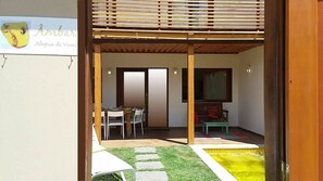 屋外ダイニングエリア