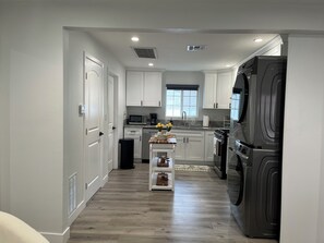 Large Kitchen w island, Dishwasher, fridge and freezer, stove/oven, W/D in unit
