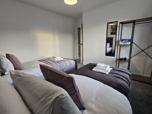 Bedroom 2 (2)