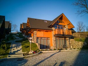 Möbel, Gartenmöbel, Stuhl, Garten, Blumentopf, Terrasse, Tisch Im Freien, Estate, Zimmerpflanze, Landscaping