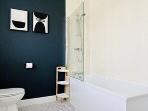 [Bathroom #1] Great water pressure!