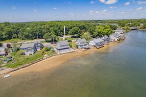 Aerial view of property to Broad Cove